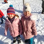 dwie dziewczynki na śniegu.jpg