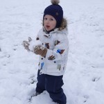 chłopczyk na sniegu.jpg