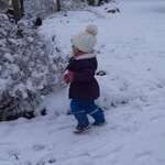 dziewczynka w zimowym ogrodzie.jpg