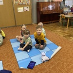 dzieci na dywanie 4.JPG